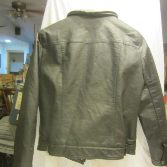 VTG LEVI STRAUS FAUX LEATHER TRUCKER JACKET, W/FAUX SHERPA LINING, LARGE - Picture 6 of 16